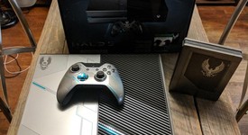 Mint
													Xbox One (2013) - Grey, 1 TB, photo 3 of 3