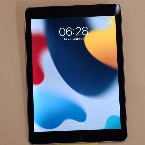 Apple iPad Air 2 - Unlocked, 16 GB, Gray