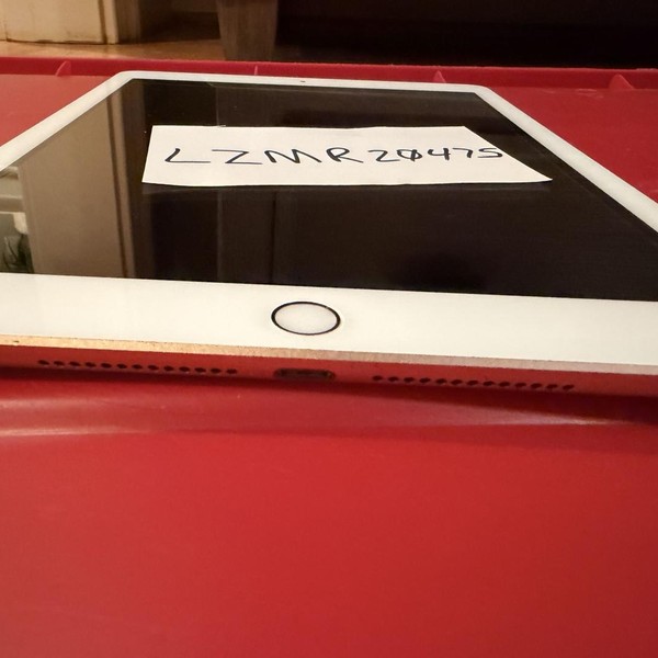 Apple iPad 6th Gen - Wi-Fi, 128 GB, Gold, A1893