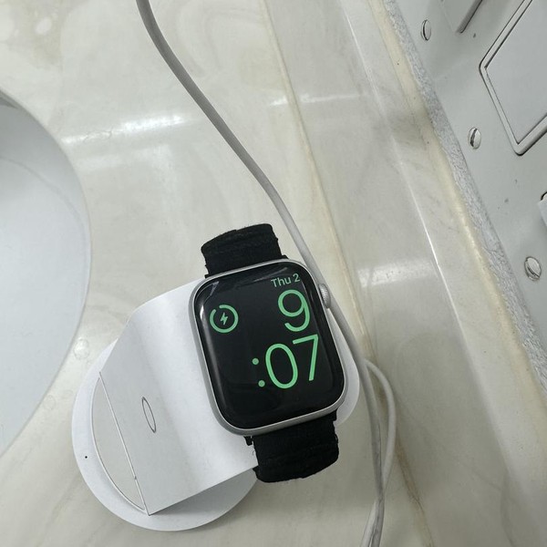 Apple Watch Series 8 45mm - Silver, A2771 - GPS, Nike