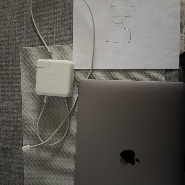 MacBook Air 2019 - 13 inch - 128 GB, Gray, 8 GB, Intel Core i5