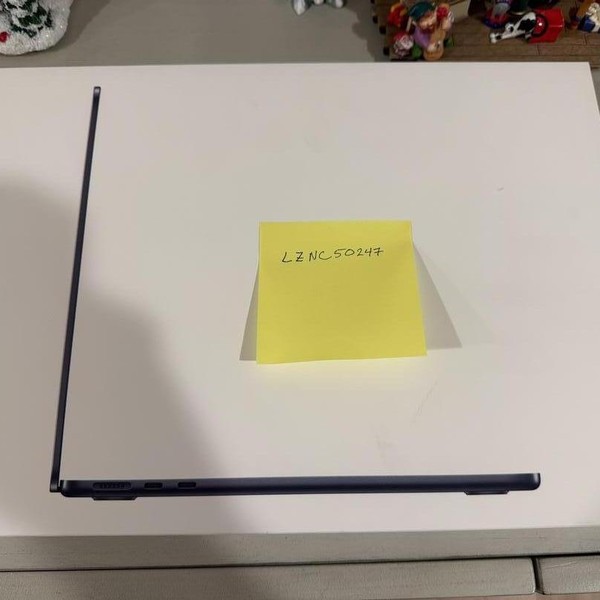 MacBook Air 2025 (M4) - 13 inch - 256 GB, Midnight, 16 GB, Apple M4