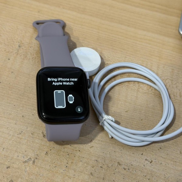 Apple Watch Series 5 44mm - Unlocked, Gray, A2095 Cellular, Aluminum