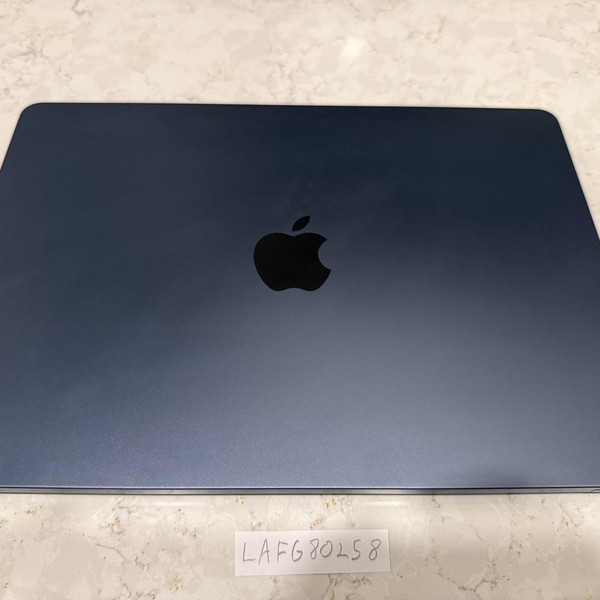 MacBook Air 2022 (M2) - 13 inch - 256 GB, Midnight, 8 GB, Apple M2