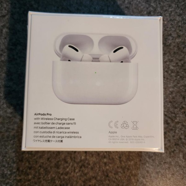 Apple AirPods Pro - MagSafe Case