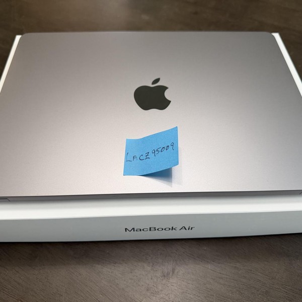 MacBook Air 2024 (M3) - 13 inch - 512 GB, Silver, 16 GB, Apple M3, 10-core GPU