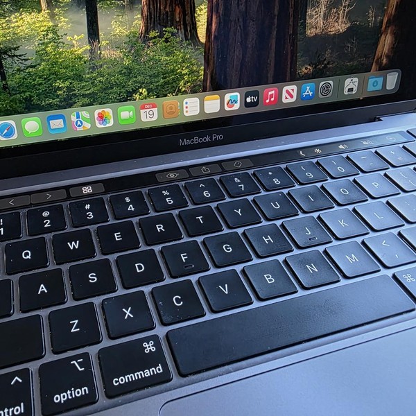 MacBook Pro 2022 - 13 inch - 256 GB, Gray, 8 GB, Apple M2