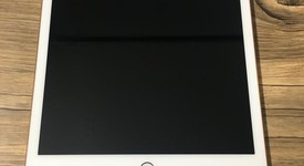 Fair
													Apple iPad 8th Gen - Unlocked, Gold, 32 GB, A2428, photo 2 of 7