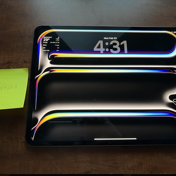 Apple iPad Pro 13 inch (M4) 2024 - Unlocked, 256 GB, Black, 8 GB, A2926, Standard Glass