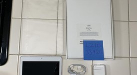 Good
													Apple iPad Pro 9.7" - Unlocked, Rose Gold, 128 GB, A1674, photo 1 of 12