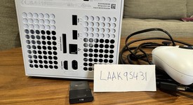 Mint
													Xbox Series X (2020) - Robot White, 1 TB, All-Digital, photo 3 of 5