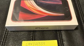 New
													Apple iPhone SE 2nd Gen 2020 - Cricket, Red, 64 GB, A2275, photo 4 of 5