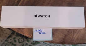 New
													Apple Watch SE 2nd Gen 40mm - AT&T, Starlight, A2726 - Cellular, Aluminum, photo 2 of 2