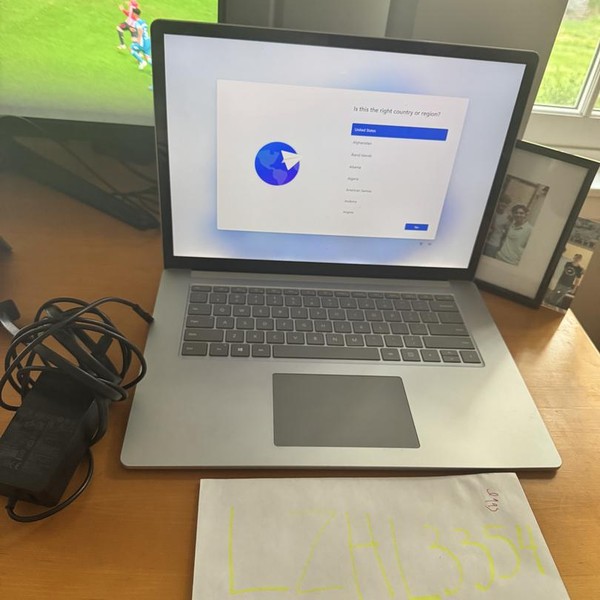 Microsoft Surface Laptop 4 - 256 GB, Platinum, 8 GB, AMD Ryzen 7, 13.5 inch