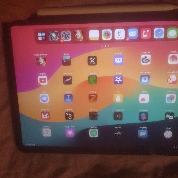 Apple iPad Air 5th Gen - Wi-Fi, 256 GB, Purple, A2588