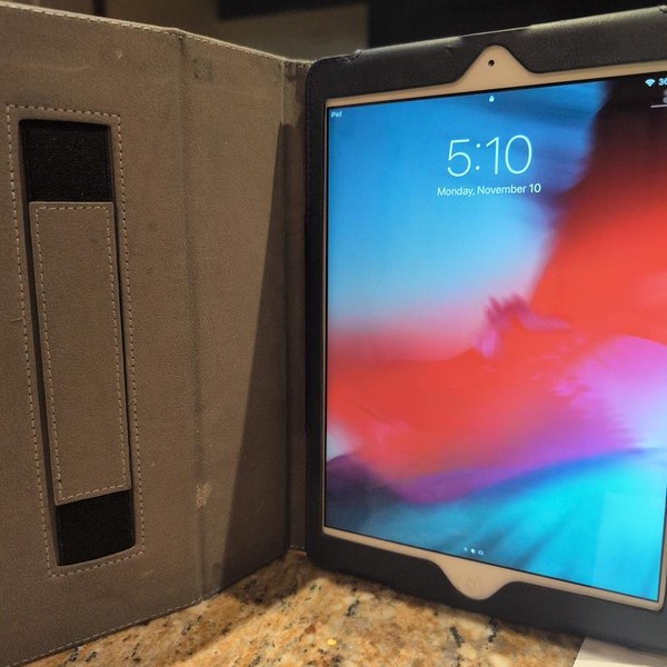 Apple iPad Air - Wi-Fi, 64 GB, Gray