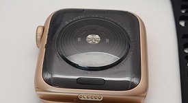 Good
													Apple Watch SE 1st Gen 40mm - Unlocked, Gold, A2353 - Cellular, Aluminum, photo 3 of 4