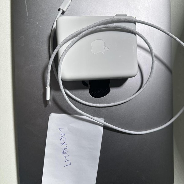 MacBook Pro 2020 - 13 inch - 256 GB, Gray, 8 GB, Apple M1