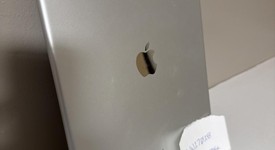 Good
													Apple iPad Pro 12.9" 1st Gen 2015 - Wi-Fi, Silver, 32 GB, A1584, 1st Gen 2015, photo 4 of 5