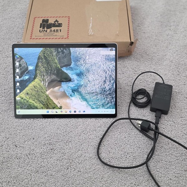 Microsoft Surface Pro 11 - 1 TB, Platinum, 16 GB, Snapdragon X Elite