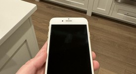 Good
													Apple iPhone 8 - Verizon, Gold, 64 GB, A1863, photo 5 of 8