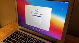 Good
													MacBook Air 2017 - 13" - I5, Silver, 128 GB, 8 GB, photo 3 of 5