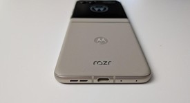 Mint
													Motorola Razr (2024) - Unlocked, Sand, 256 GB, 8 GB, photo 5 of 8