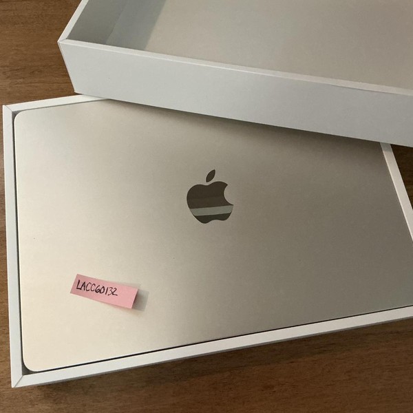 MacBook Air 2022 (M2) - 13 inch - 512 GB, Starlight, 8 GB, Apple M2