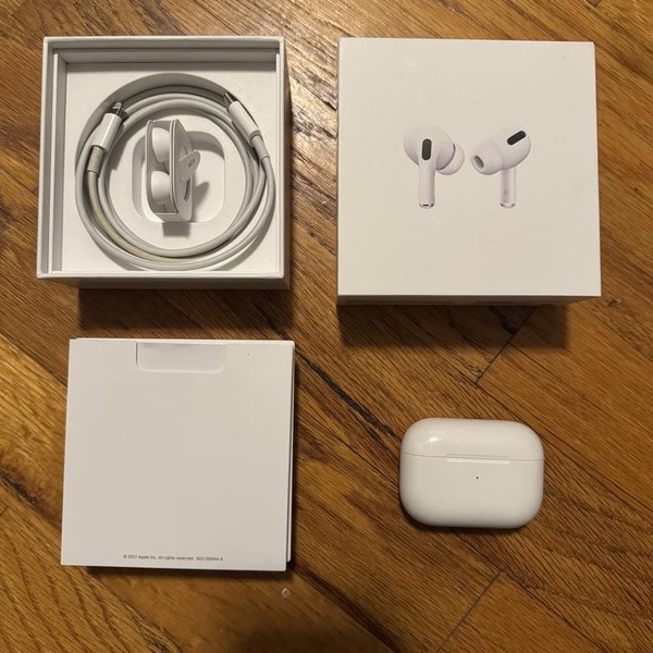 Apple AirPods Pro - Wireless Case