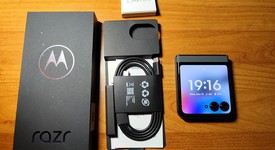 Mint
													Motorola Razr (2024) - Unlocked, Gray, 256 GB, 8 GB, photo 3 of 6