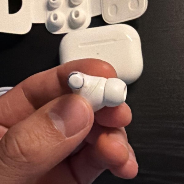 Apple AirPods Pro 2 - Lightning