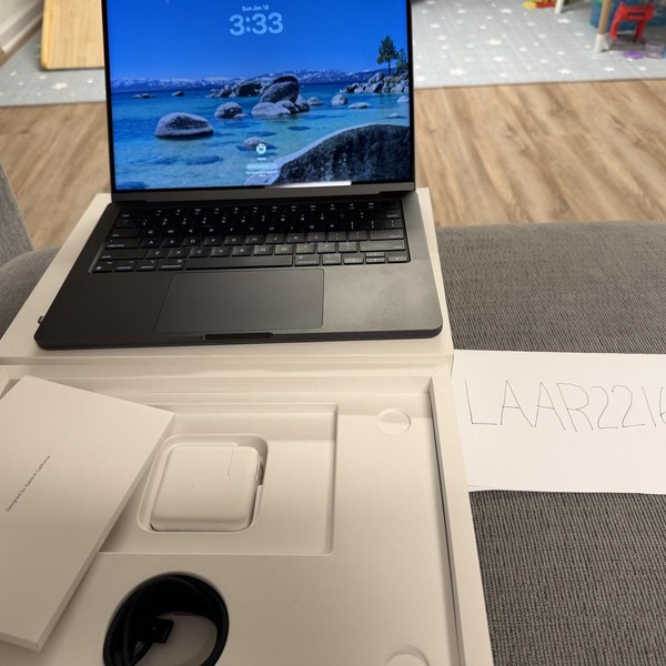 MacBook Pro Late 2023 (M3) - 14 inch - 512 GB, Black, 18 GB, Apple M3 Pro 11-core, 14-core GPU