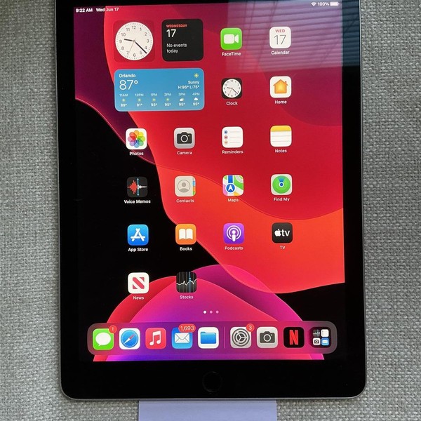 Apple iPad Pro 9.7 inch - Wi-Fi, 32 GB, Silver, A1673