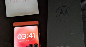 Mint
													Motorola Razr (2024) - Unlocked, Orange, 256 GB, 8 GB, photo 1 of 8