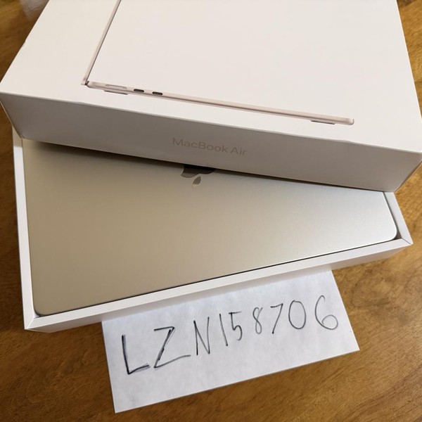 MacBook Air 2022 (M2) - 13 inch - 256 GB, Starlight, 8 GB, Apple M2