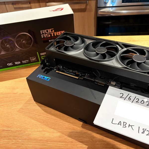 Asus GeForce RTX 5090 - ROG-ASTRAL-RTX5090-O32G, ROG ASTRAL OC