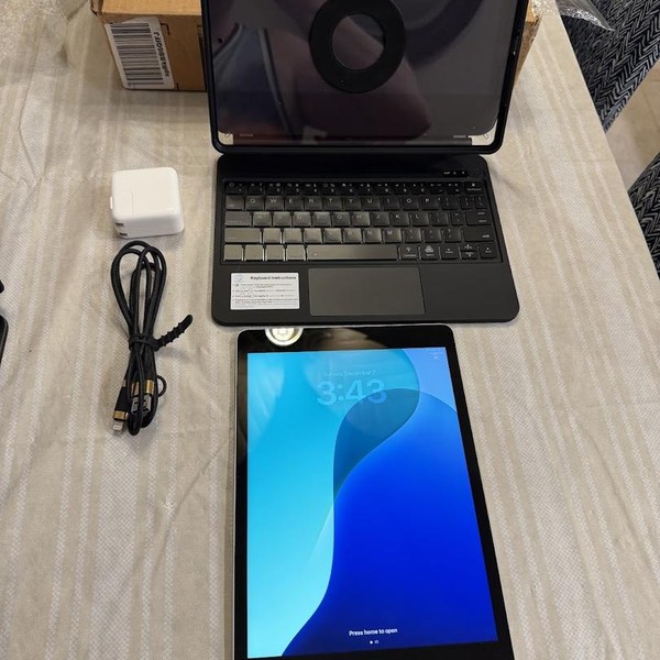 Apple iPad 9th Gen - Wi-Fi, 64 GB, Silver, A2602