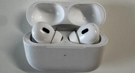Used
													Apple AirPods Pro 2 - Lightning, photo 5 of 7