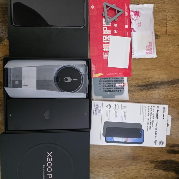 Vivo X200 Pro - Unlocked Non-US, 512 GB, Titanium, 16 GB