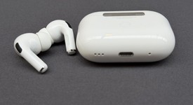 Used
													Apple AirPods Pro 2 - Lightning, photo 5 of 8