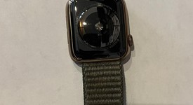 Fair
													Apple Watch Series 4 40mm - Unlocked, Gold, A1975 - Cellular, Stainless, photo 4 of 4