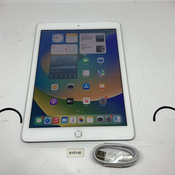 Apple iPad 5th Gen - Unlocked, Silver, 32 GB, A1823