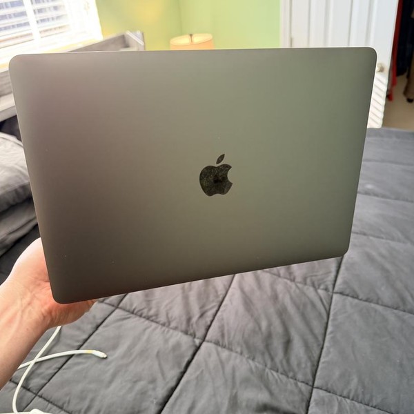 MacBook Pro 2022 - 13 inch - 512 GB, Silver, 16 GB, Apple M2