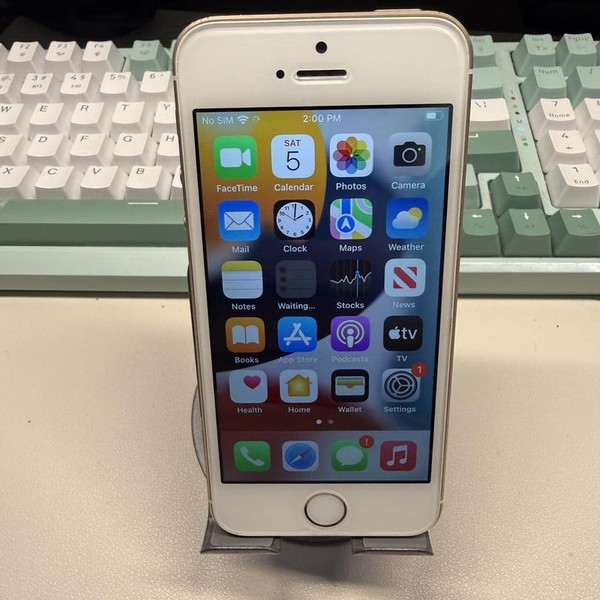 Apple iPhone SE 1st Gen 2016 - Unlocked, 16 GB, Rose Gold, A1723
