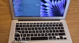Good
													MacBook Air 2017 - 13" - I7, Silver, 128 GB, 8 GB, photo 3 of 12