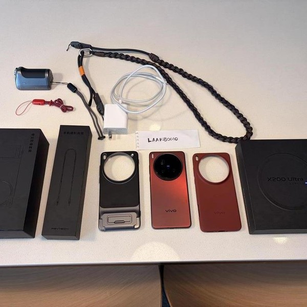 Vivo X200 Ultra - Unlocked Non-US, 512 GB, Red, 16 GB