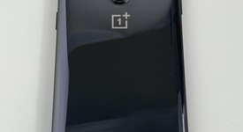Mint
													OnePlus 8 Pro - Unlocked, Black, 256 GB, 12 GB, IN2025, photo 1 of 8