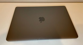 Good
													MacBook Pro 2018 (With Touch Bar) - 13" - I5, Gray, 256 GB, 8 GB, photo 4 of 6