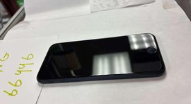 Mint
													Apple iPhone SE 3rd Gen 2022 - Unlocked, Midnight, 64 GB, A2595, photo 4 of 8