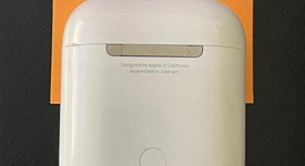 Used
													Apple AirPods 2nd Gen - Lightning Case, photo 3 of 5